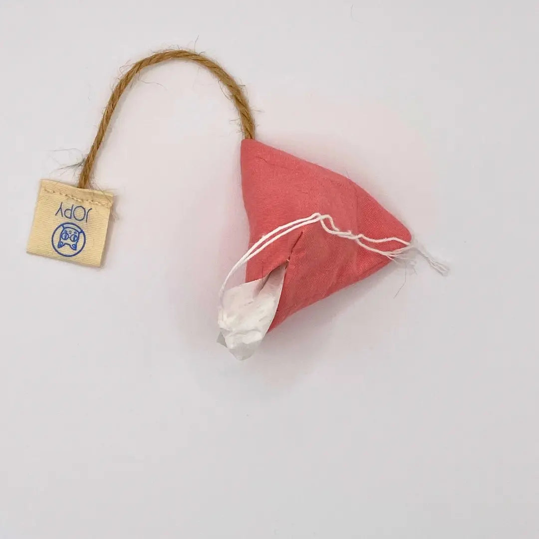 Jouets pour chat Jopy garnis de cataire séchée, en forme de sachet de thé, confectionnés à la main avec du tissus upcyclé
