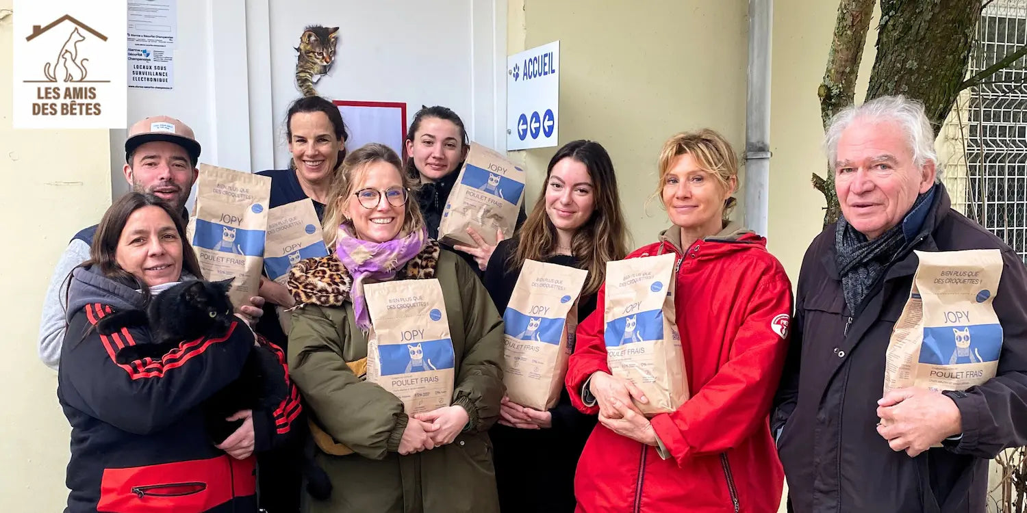 Jopy fait des dons aux refuges et associations de chats