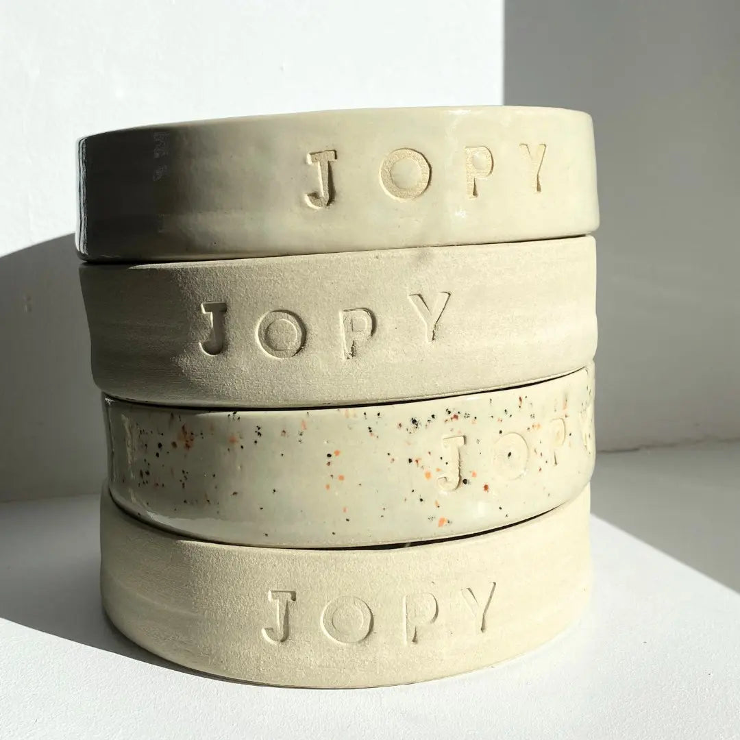 Gamelle Jopy pour chat en céramique faites à la main. Couleur beige moucheté